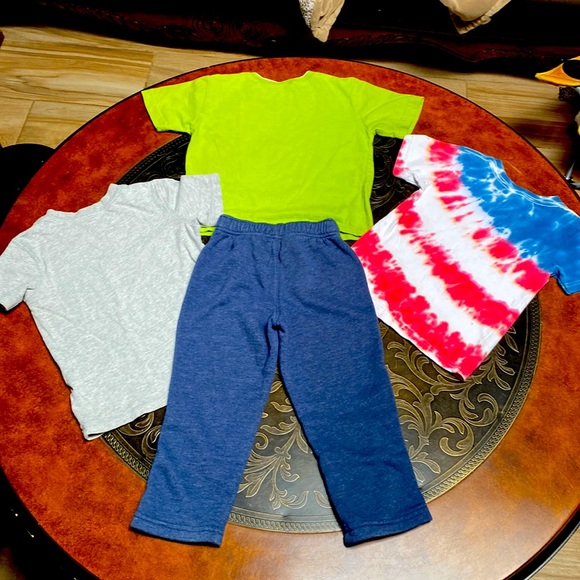 Boys Bundle 1 Pr Sweat Pants and 3 Short Sleeve T-Shirts Size 2-3T - Picture 2 of 14